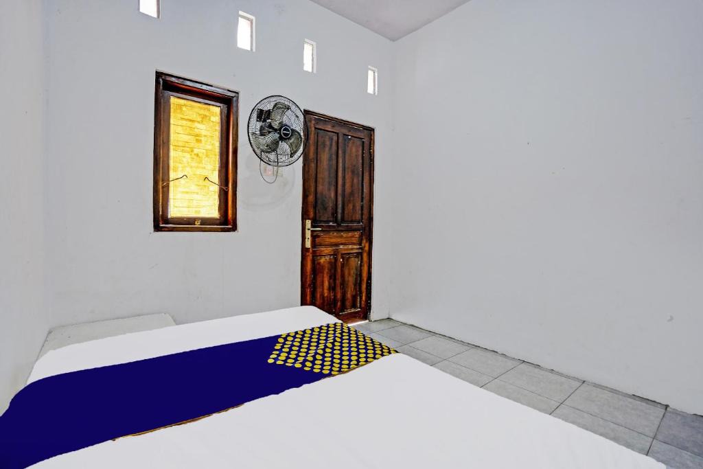 Mojokerto Hotel | Hotel O Fun Guesthouse Syariah