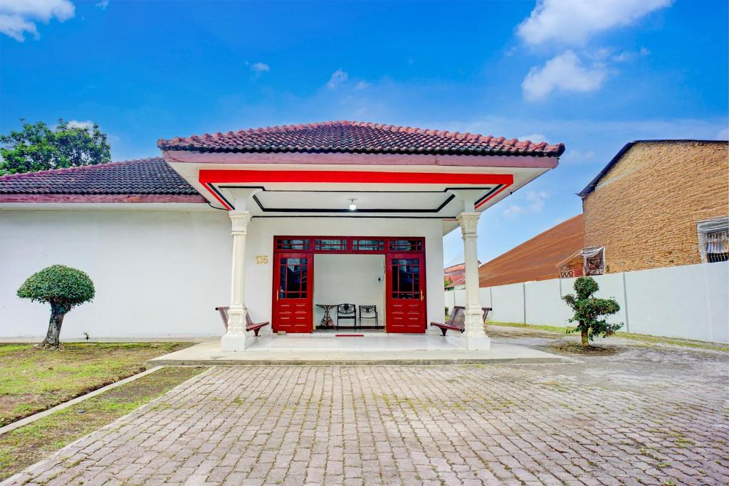 Medan Hotel | Hotel O Krakatau Near Universitas Muhammadiya Sumatra Utara (UMSU)