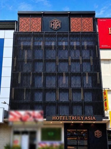 Kampung Air Hotel | Hotel Truly Asia