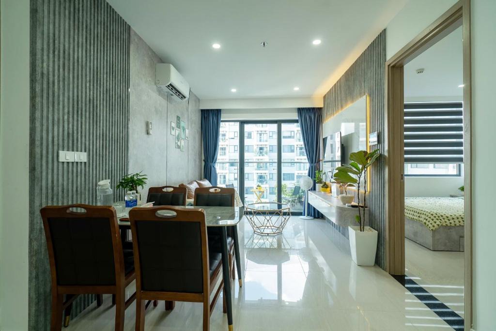 Hue City Centre Apartment | Hue Oi Homestay - Spacious 2-Bedroom Apartment with Balcony and Pool