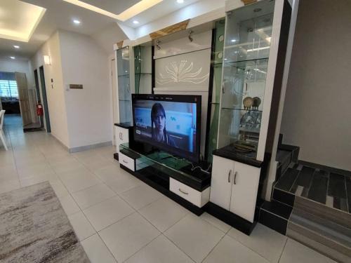 Tawau House | Idaman Homestay BSI 4 Bedrooms Fully Aircond Netflix