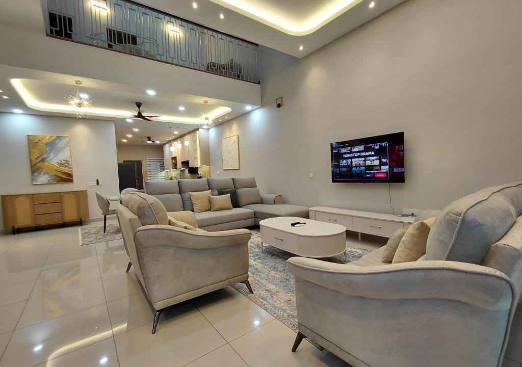 Sungai Buloh House | IHomes33 Elmina Haven Lakeside Mall, 4-8 Guests