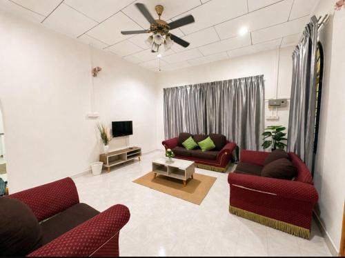 Kusial House | Iman Homestay Tanah Merah