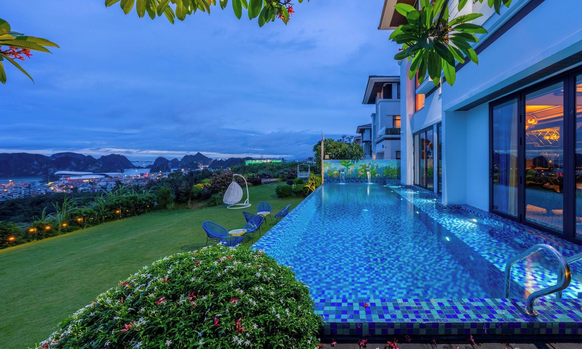 Ha Long Villa | Indochine‑Style Private Pool Villa Full Bay View |5 BR | Karaoke Billiards