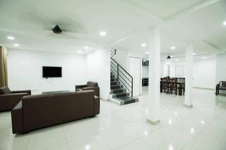 Cherang House | Jack Guest House KB 5 Rooms 4 Toilets - Max 20 pax