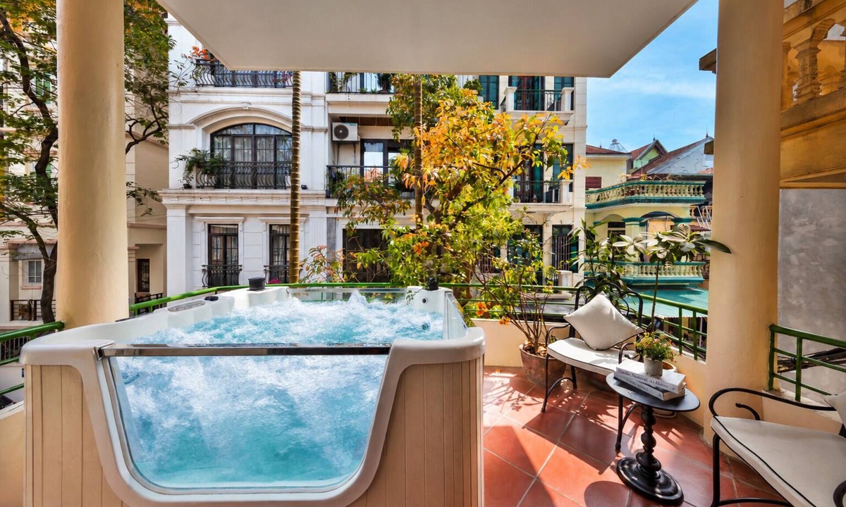 Tay Ho House | Jacuzzi House West Lake with Spacious Balcony