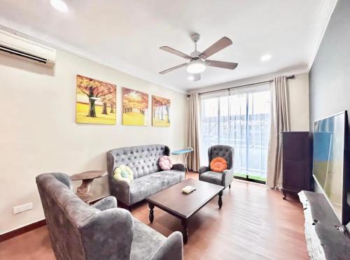 Pusat Komersil Lee Ling Apartment | Jeff & Ricky Homestay122 Matang Home Kuching
