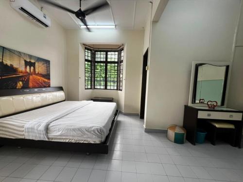 Taman Desa Cemerlang House | johor bahru corner party house 4bedroom 3bathroom 15pax