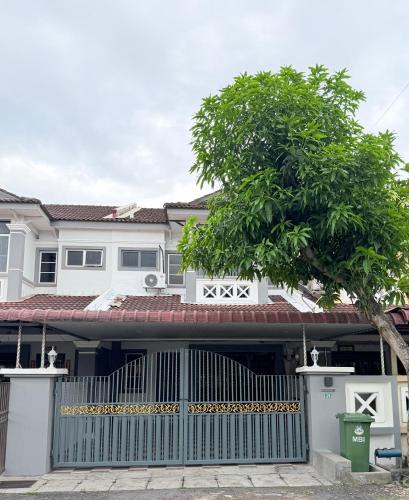 Taman Bertuah House | Kings Park Homestay