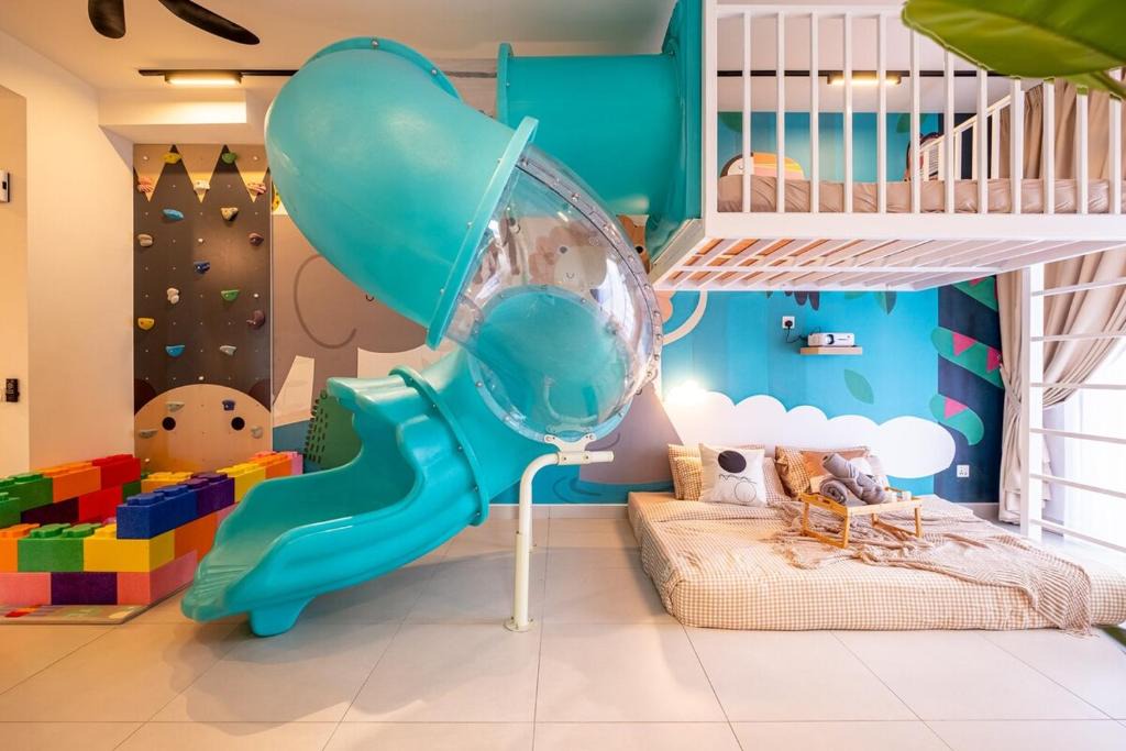 Kuala Lumpur Apartment | KL No1 Kids Slides w Climbing Wall Kids Friendly