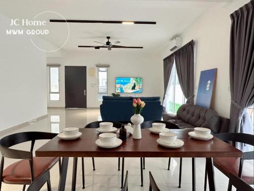 Kluang House | Kluang Gunung Lambak View 4-Bedroom Family Suite