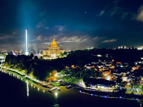 Kampung Surabaya Apartment | Kuching City Center Riverbank Suites With Marvelous River View