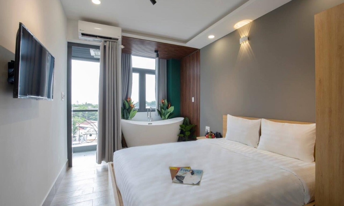 Binh Thanh Hotel | Lá Hotel Riverside