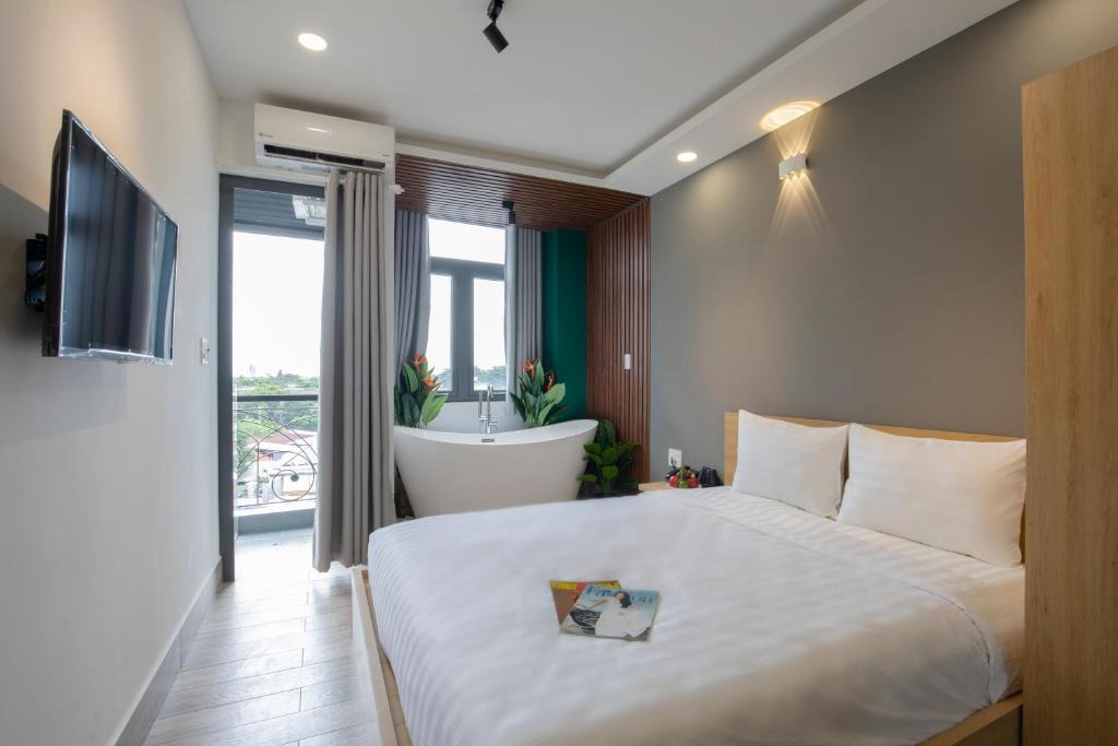 Binh Thanh Hotel | LÁ HOTEL RIVERSIDE
