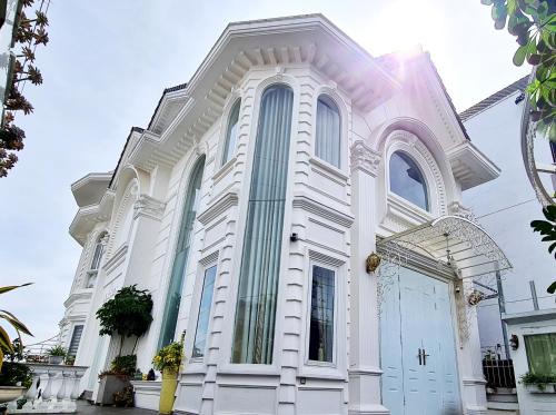 Phuong Apartment | Lâu Đài Nhỏ Đà Lạt - Little Castle DaLat -4 rooms with kitchen and 9 people Royal Grill Mansion 408
