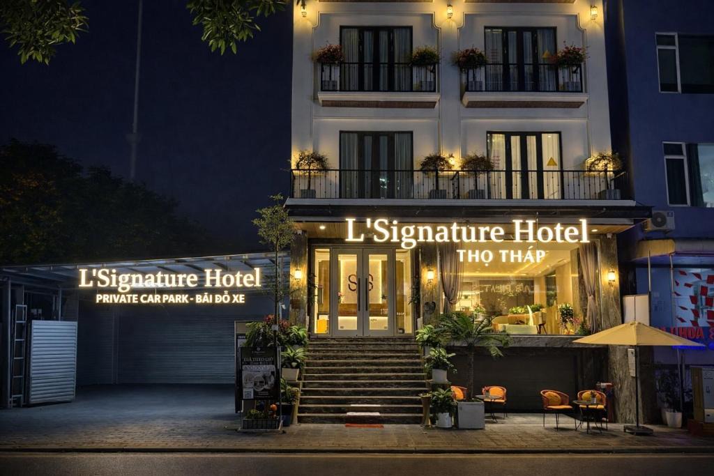 Dich Vong Hotel | L'Signature Thọ Tháp Hotel