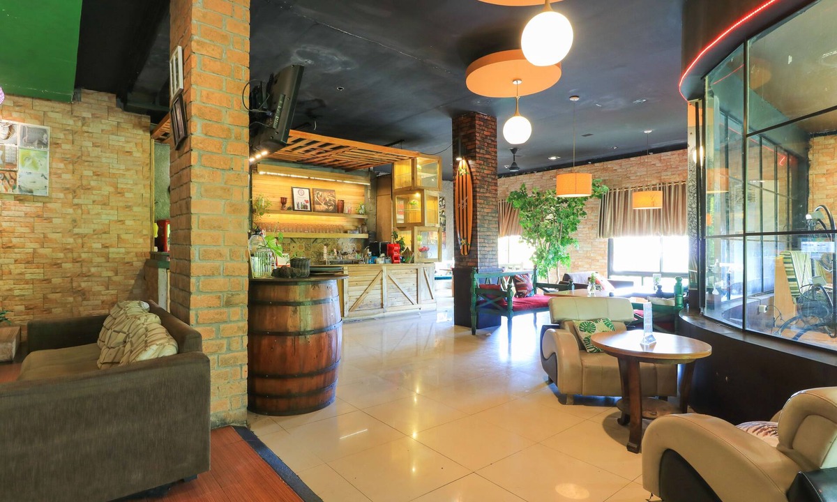 Panakkukang House | Labuana Homestay & Cafe Garden