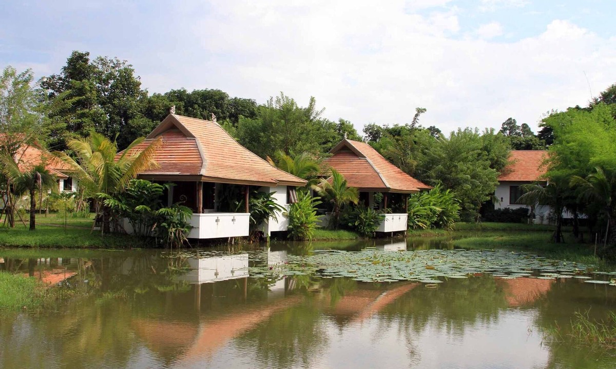 Choeng Doi Cottage | Lake view cottage w/pantry, FREE bikes & pool