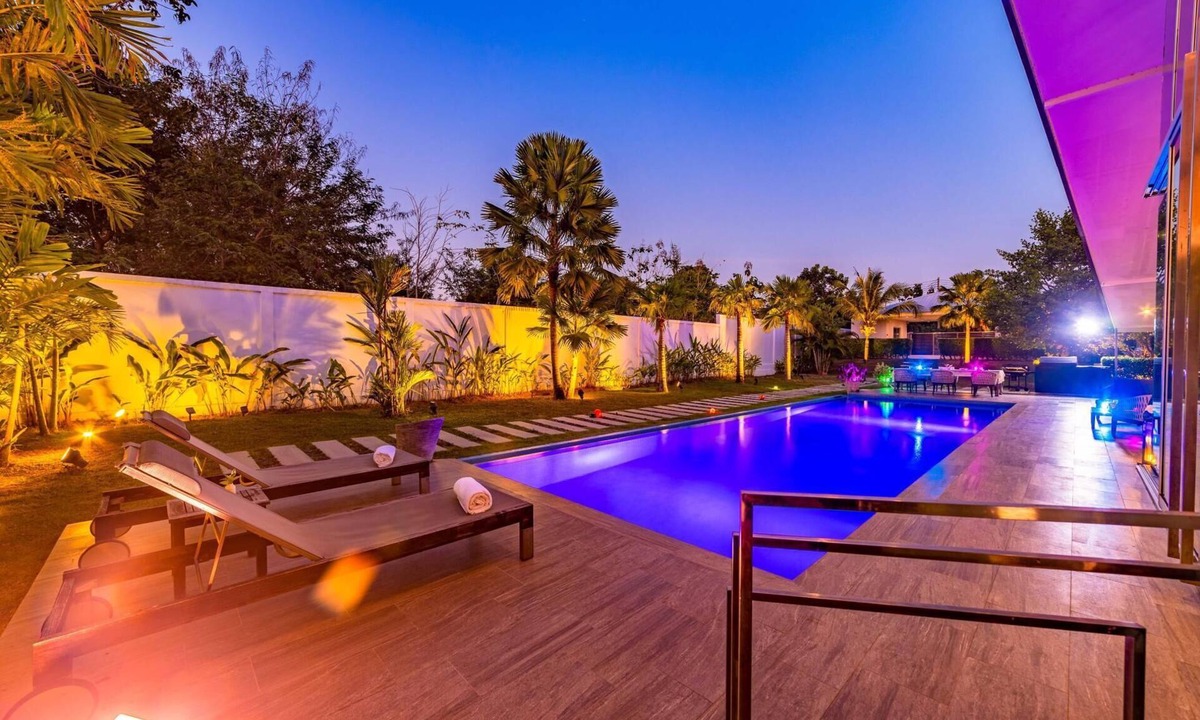 Hua Hin Villa | Large Private Pool Villa with 7 Bedrooms (7B)