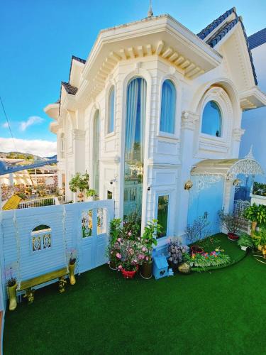 Phuong Villa | LÂU ĐÀI NHỎ ĐÀ LẠT - LITTLE CASTLE DALAT -5 rooms with kitchen and 14 people The Grand Veranda Estate 351