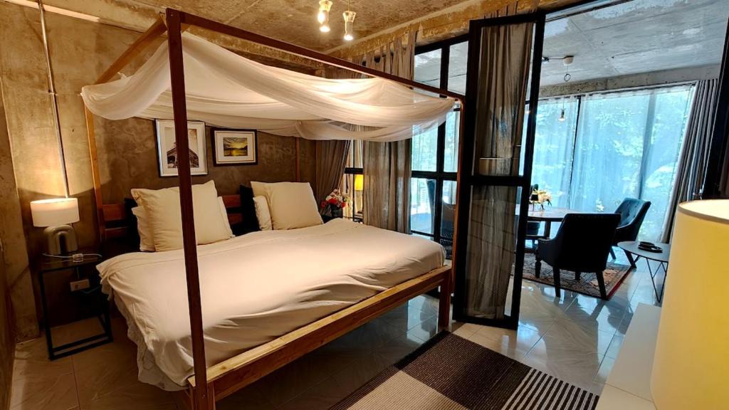 Vientiane Apartment | Leafy Pal- Entire Level apartment above Café