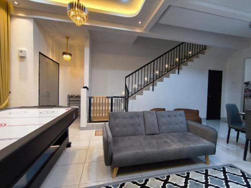 Jenjarom House | Lilaluxstay