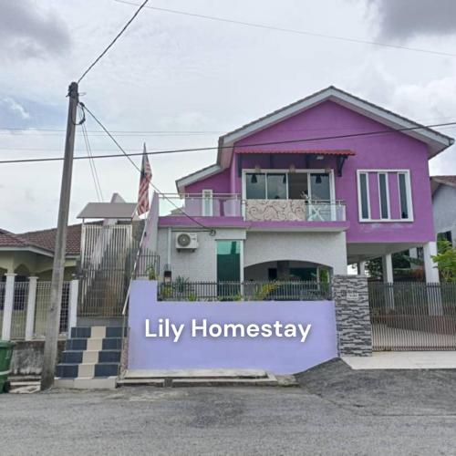 Kampung Permatang Badak House | Lily's Guesthouse Kuantan City