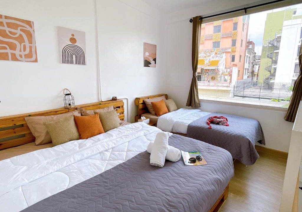 Talat Yot Apartment | Lively and cozy canal house ,Entire house