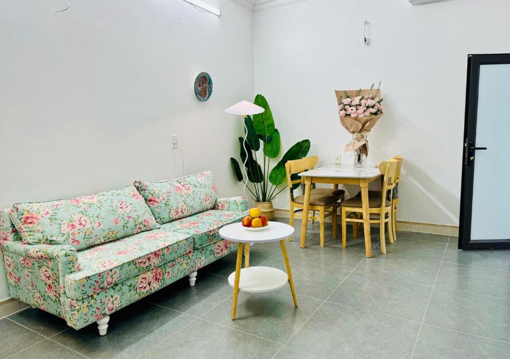 Hai Phong House | Local Me - Exclusive Centre Room