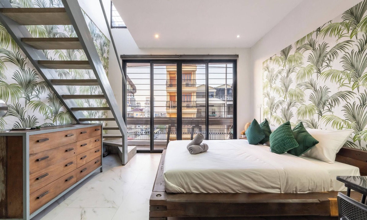 Daun Penh Apartment | Lofty Comfort Stay-Relax by Soben Home