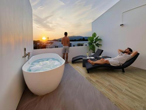 Chang Khlan House | Lotus House - Local Spacious 3-Story Home, Rooftop Views & King Beds near Night Bazaar