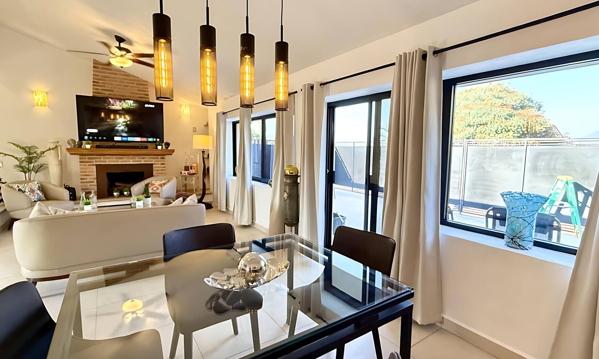 San Antonio Tlayacapan House | Luxurious 2 Bedroom Ajijic Home-Bikes-Huge Patio-Gym-Pickleball Court-Golf Cart