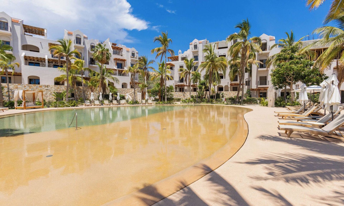 Campo de Golf Fonatur Apartment | Luxury 2BR Condo, Panoramic Golf + Ocean Views, 5-Star Amenities SJC