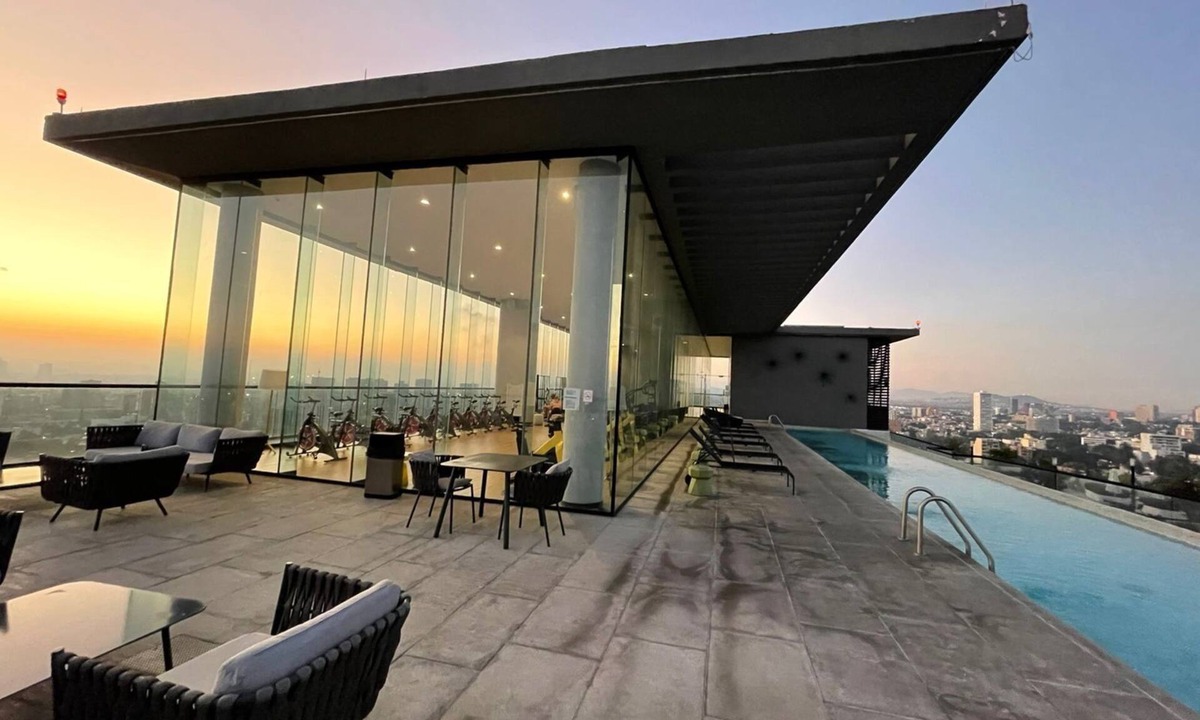 Zona Minerva Apartment | Luxury 3BR Condo in Colonia Americana Pool, Gym & Workspace