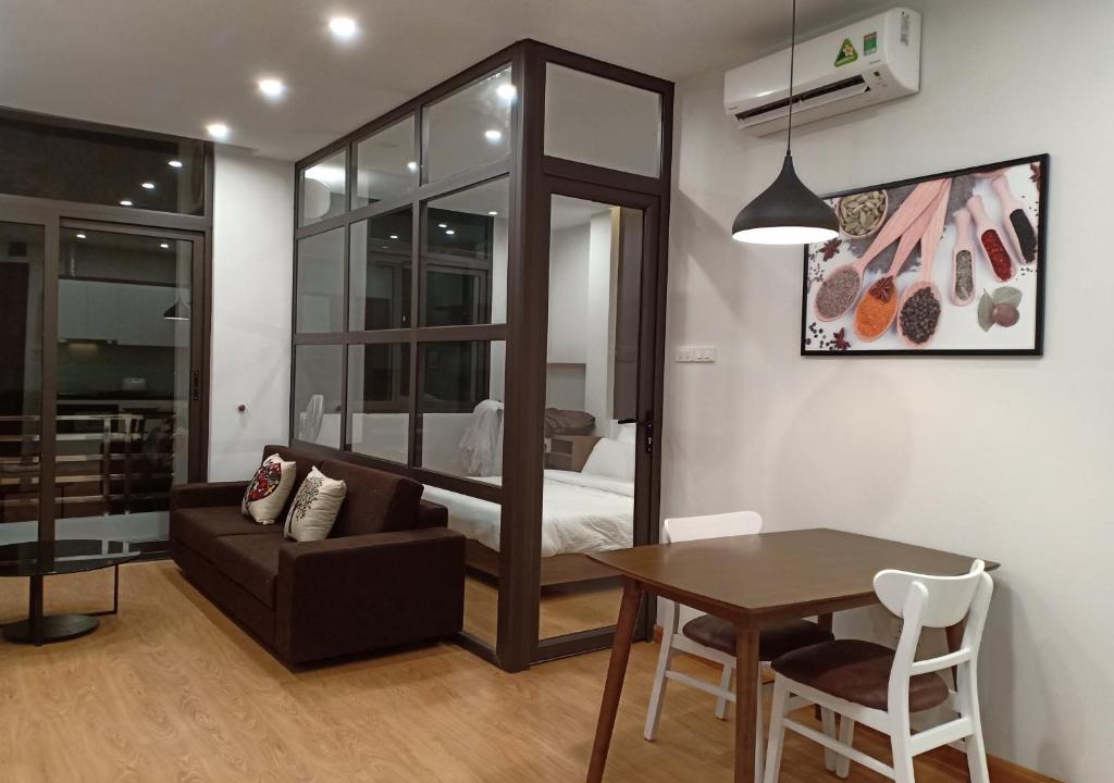 Dich Vong Hau Apartment | Luxury apartment with bathtub, balcony and washlet