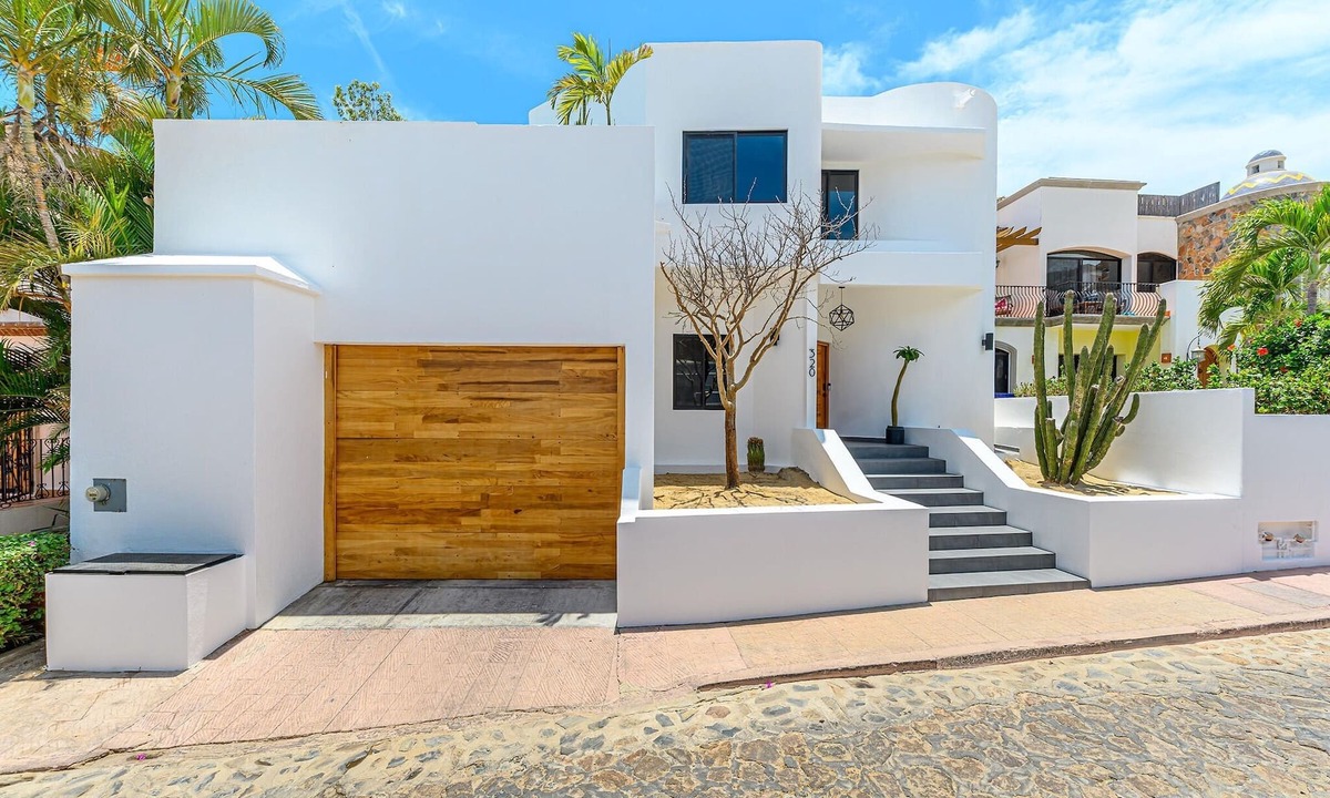 Pedregal House | Luxury Modern Villa- 5min walk to marina/downtown. Gated Community. Game room.