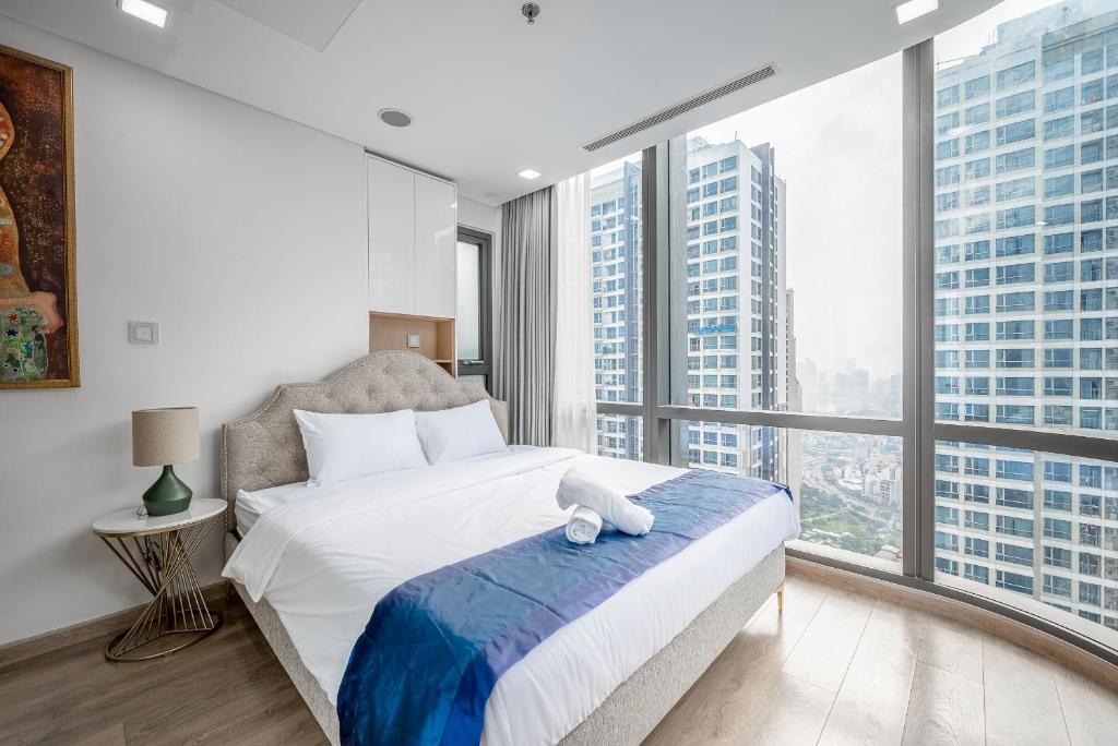 Hang Xanh Apartment | Luxury stayz at LANDMARK81 - The tallest building in SouthEast Asia, Free Pool and Gym
