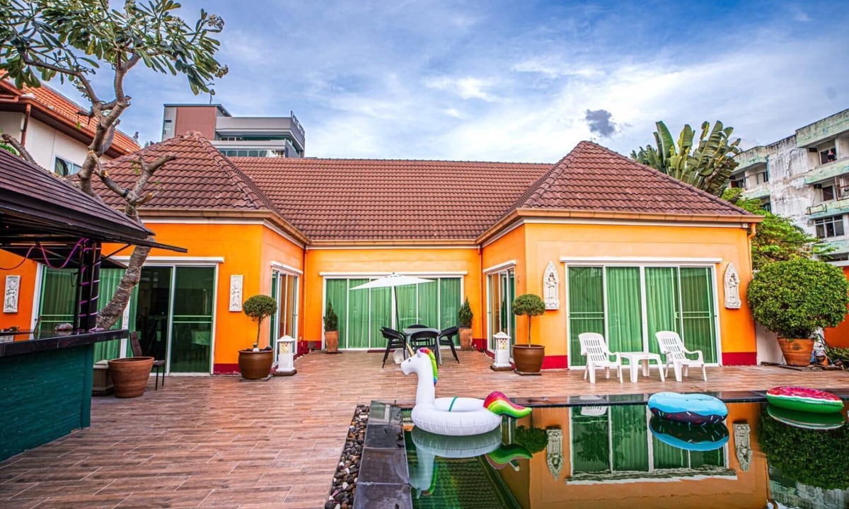 Jomtien Villa | Magnitude 6-bedroom Villa in Pratumnak