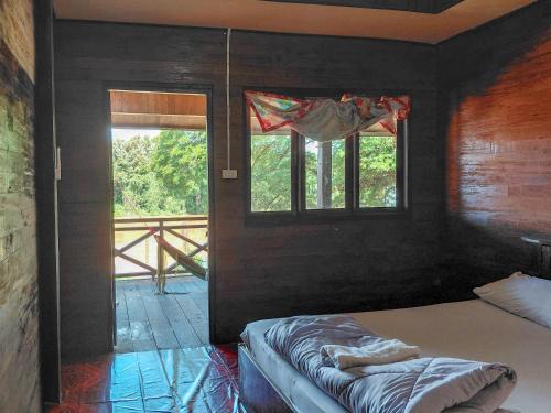 Muang Khong House | Mama Mon & Papa's