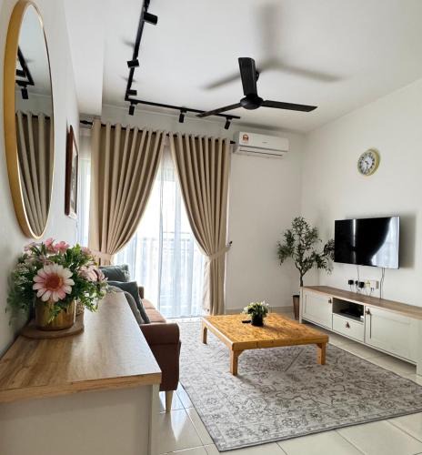 Kota Warisan Apartment | Mamaqarl Homestay near KLIA with Wi-fi and Transport