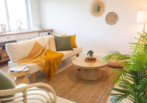 Phuket Apartment | Mango Moon Phuket Tropical 2BR near Central Phuket