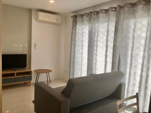 Kram Apartment | Mantra Condo M186