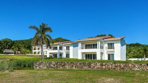 Santa Cruz Villa | MARACUYA at Limoncito Beach