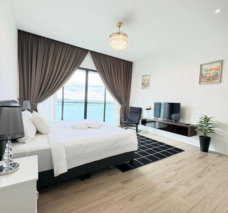 Bandar Baru Permas Jaya Apartment | Marina View Resort - Deluxe Room