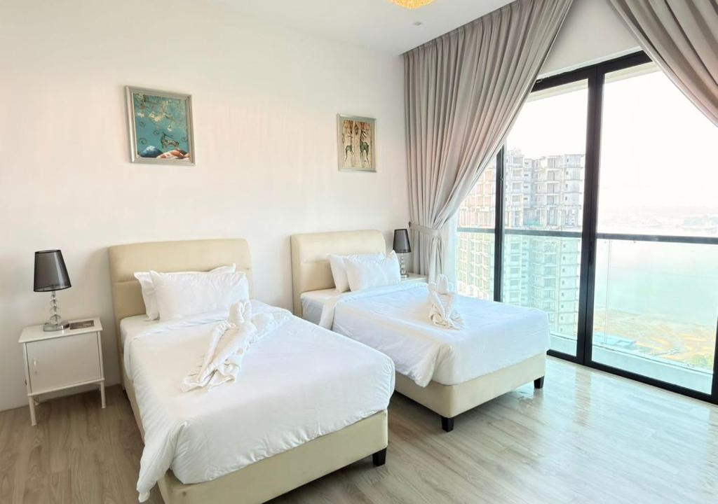 Bandar Baru Permas Jaya Apartment | Marina View Resort - Twin Bed Room