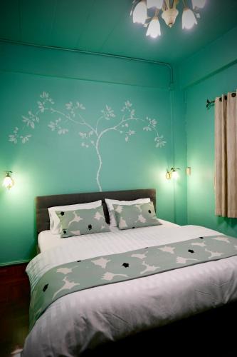 Old City Bed & Breakfast | maross bed and room