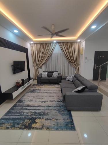 Sepang House | Masmia Homestay KLIA, Massage Chair,5 Aircond, Wifi, Netflix, Prime Video