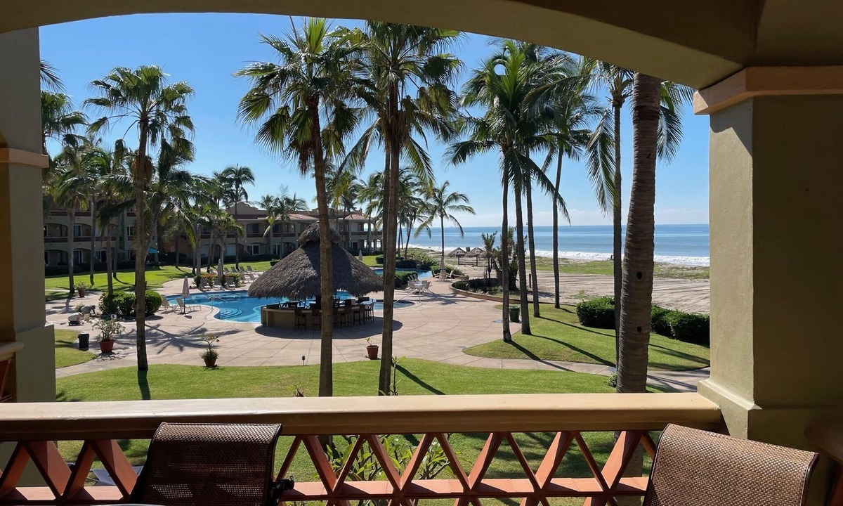 Mazatlan Condo | Mazatlán’s Hidden Gem: Beachfront Condo with Golf Access