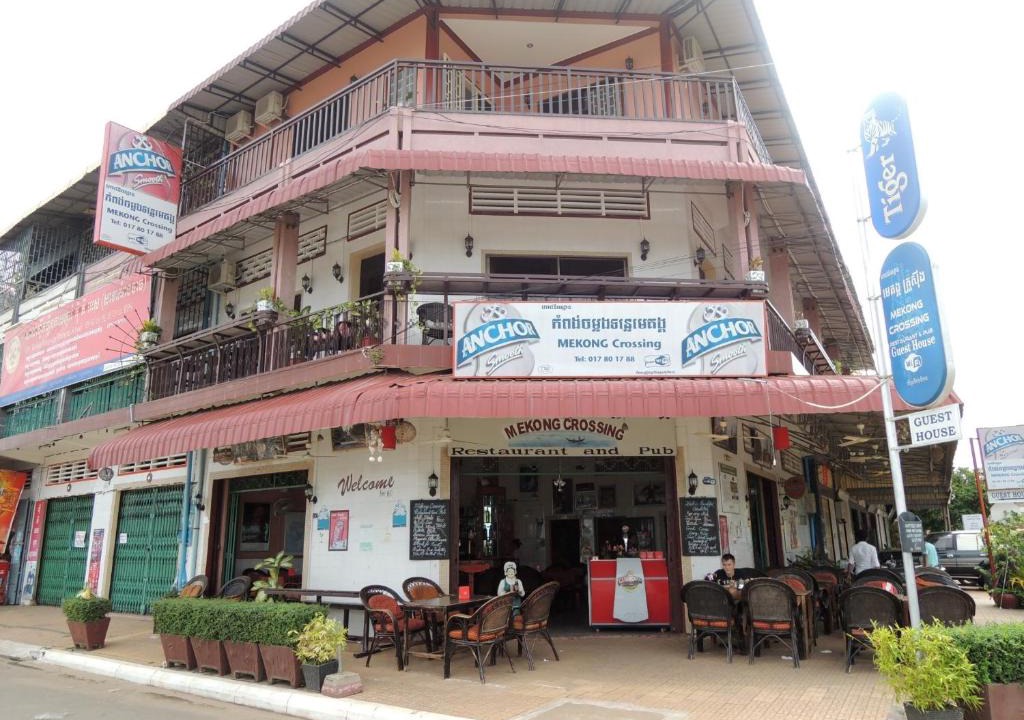 Kampong Cham House | Mekong Crossing Guesthouse - Restaurant & Pub