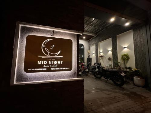 Ninh Kieu Hotel | MID NIGHT